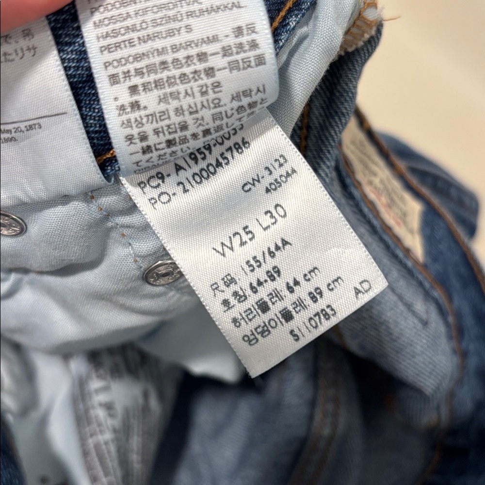 Levi’s 90’s 501 - Picture 9 of 12